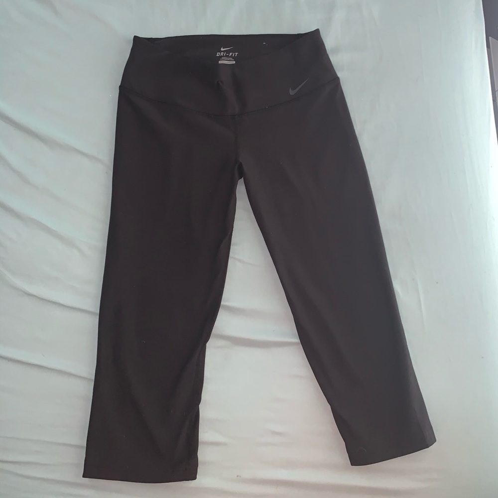 NIKE cropped leggings size medium